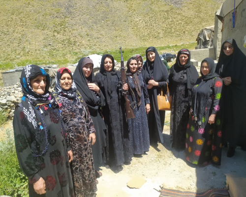 زنان عشایر ، مرزبان ، پیشقدم و محکم در کنار مردان