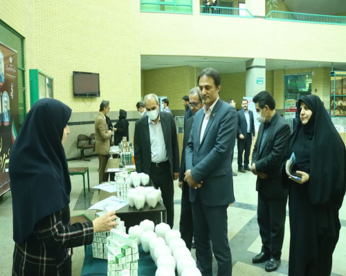 بازدید معاون استاندار همدان از نمایشگاه فناورانه هفته پژوهش