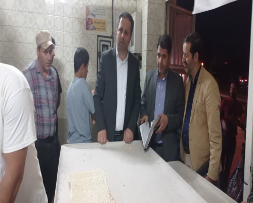  بازدید سرزده و شبانه معاون هماهنگی امور اقتصادی استانداری‌ از نانوایی‌ها و بازار