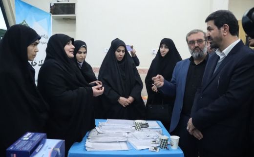 بازدید استاندار همدان از نمایشگاه قرارگاه شهید هاشمی