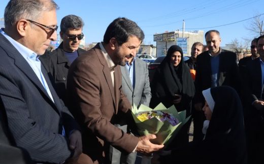ادای احترام استاندار به شهید گمنام شهرستان رزن 