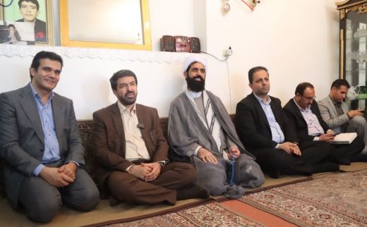 دیدار استاندار با خانواده شهید محمد طهماسبی از شهدای هشت سال دفاع مقدس
