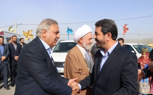 ادای احترام استاندار همدان به مقام شامخ شهدای شهرستان اسدآباد