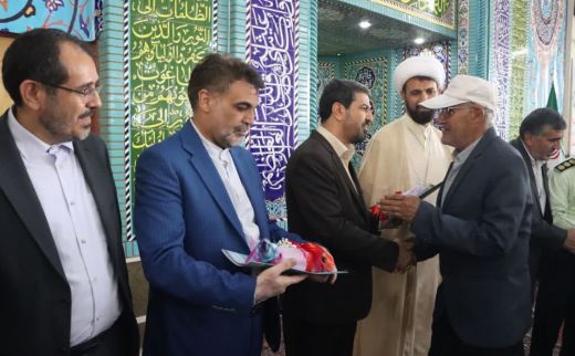 حضور استاندار همدان در بین نمازگزاران و مردم فرهنگ دوست و با اصالت شهرستان بهار در نمازجمعه این شهر