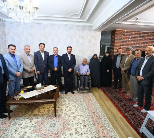 دیدار مدیرکل بانوان و خانواده استانداری همدان همراه با استاندار محترم ،معاونین و مدیران ستادی و دستگاه های اجرایی با خانواده  شهید داوری و خانواده جانباز سیفی