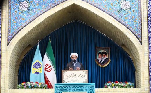 حضور استاندار همدان در مراسم عبادی، سیاسی نماز جمعه