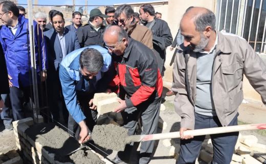 در راستای نهضت توسعه عدالت در فضاهای آموزشی عملیات اجرایی پنج مدرسه با هفت کلاس درس با حضور استاندار آغاز شد.
