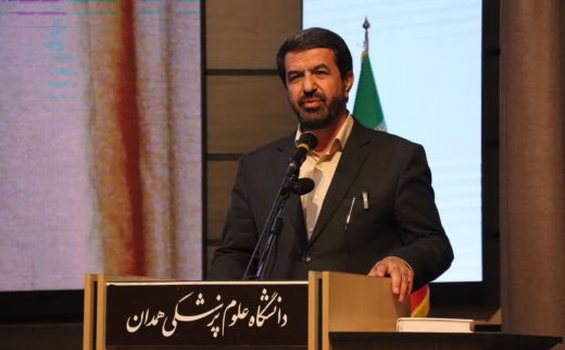 نخستین جایزه دوسالانه زنده‌یاد پرویز اذکایی با حضور حمید ملانوری‌شمسی، استاندار همدان و جمعی از مسئولین و هنردوستان همدانی، برگزار شد.