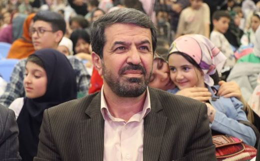 نخستین جشن مادر فرزندی “دردانه‌های الوند” با حضور حمید ملانوری شمسی استاندار همدان و حاجی‌بابایی نایب‌رئیس مجلس شورای اسلامی، در مجموعه ورزشی فردوسی برگزار شد.