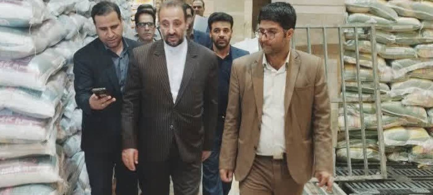 بازدید بیرانوند فرماندار نهاوند  به همراه دادستان از فروشگاههای توزیع و عرضه  کالاهای اساسی 