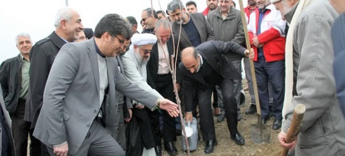 فرماندار ملایر: درختکاری و حفاظت از منابع طبیعی باید فرهنگ عمومی شود.