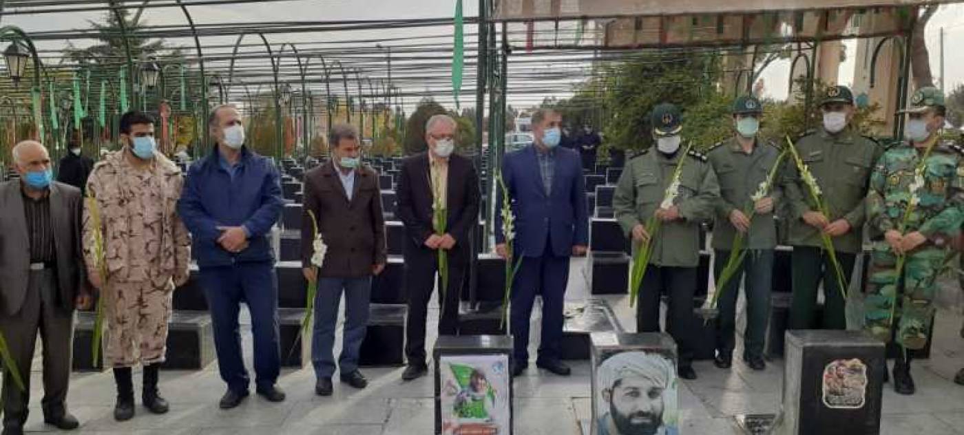 غبارروبی مزار شهدا در هفته پدافند غیرعامل