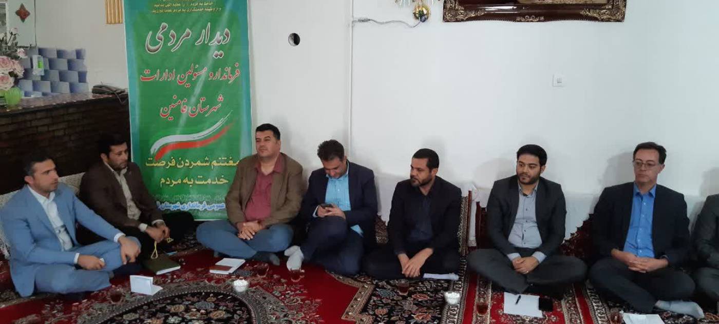 روستا کانون تولید/ فرماندار فامنین در جمع اهالی روستای سناج: مدیران ادارات به دنبال گره‌گشایی از کار مردم باشند/ پشتوانه دهیاران اهالی روستاها هستند.