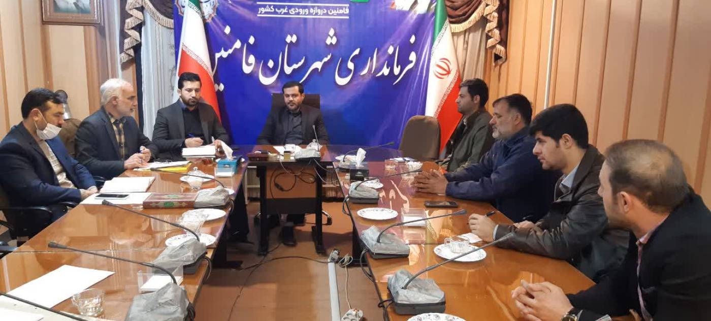 فرماندار فامنین: مشکلی در خصوص بیمه کارگری در شهرستان وجود ندارد .