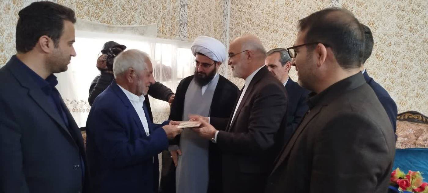 تفقد و دلجویی از خانواده شهید احمد زهره 