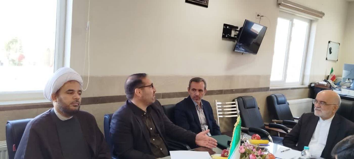  جلسه بررسی مشکلات مربوط به شهرستان با حضور معاون امور بین‌الملل رئیس قوه قضائیه به بیان مشکلات و مسائل مهم شهرستان فامنین.