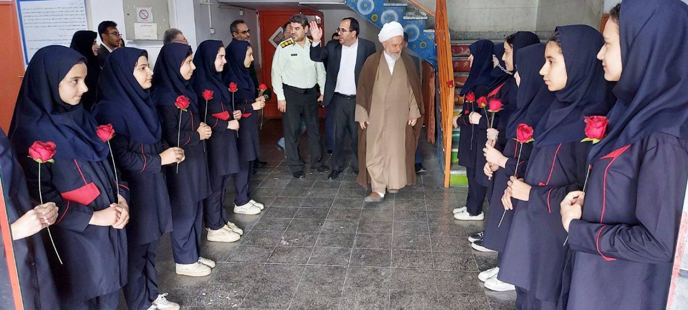 بازدید مسئولان شهرستان اسدآباد از مدرسه شهید صوفی به مناسبت هفته معلم