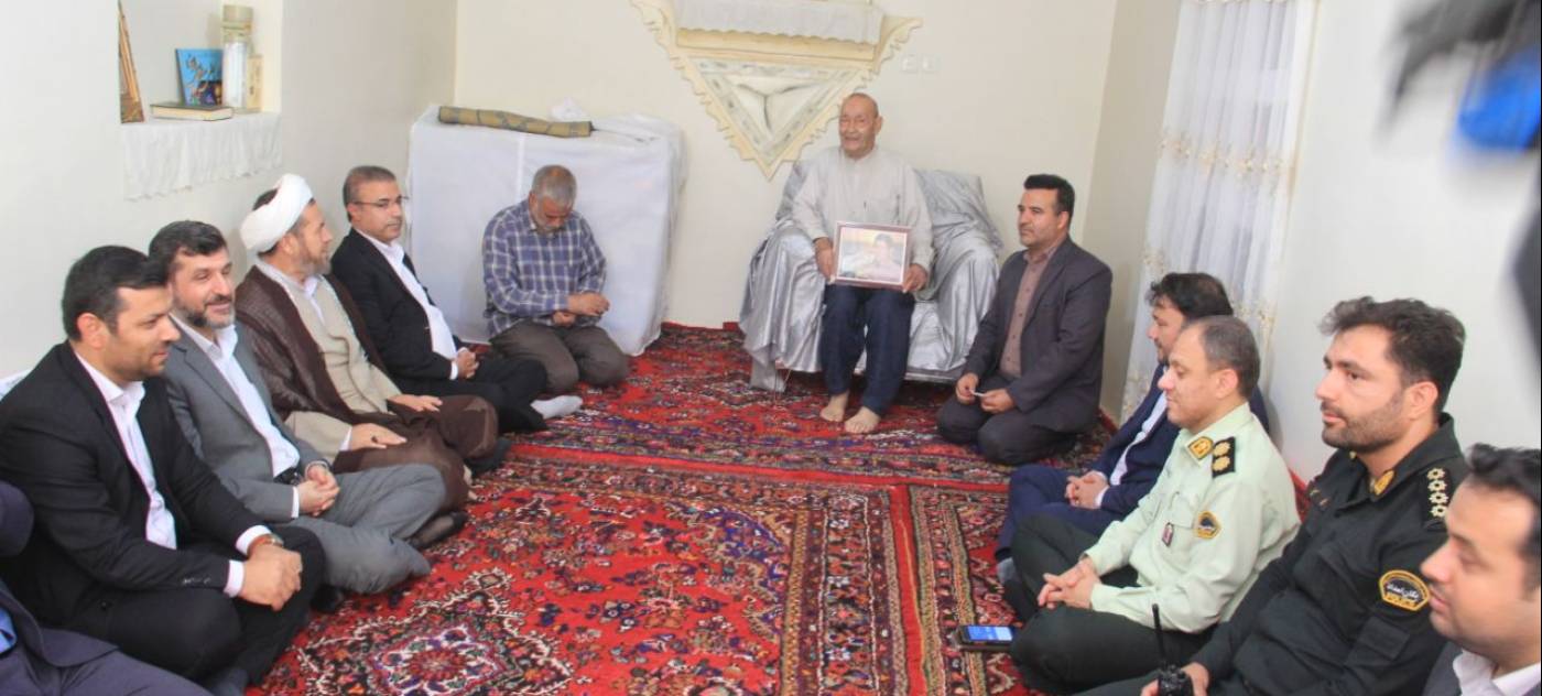 دیدار معاون سیاسی،امنیتی واجتماعی استاندار همدان با خانواده معزز شهیدمرتضی بختیاری