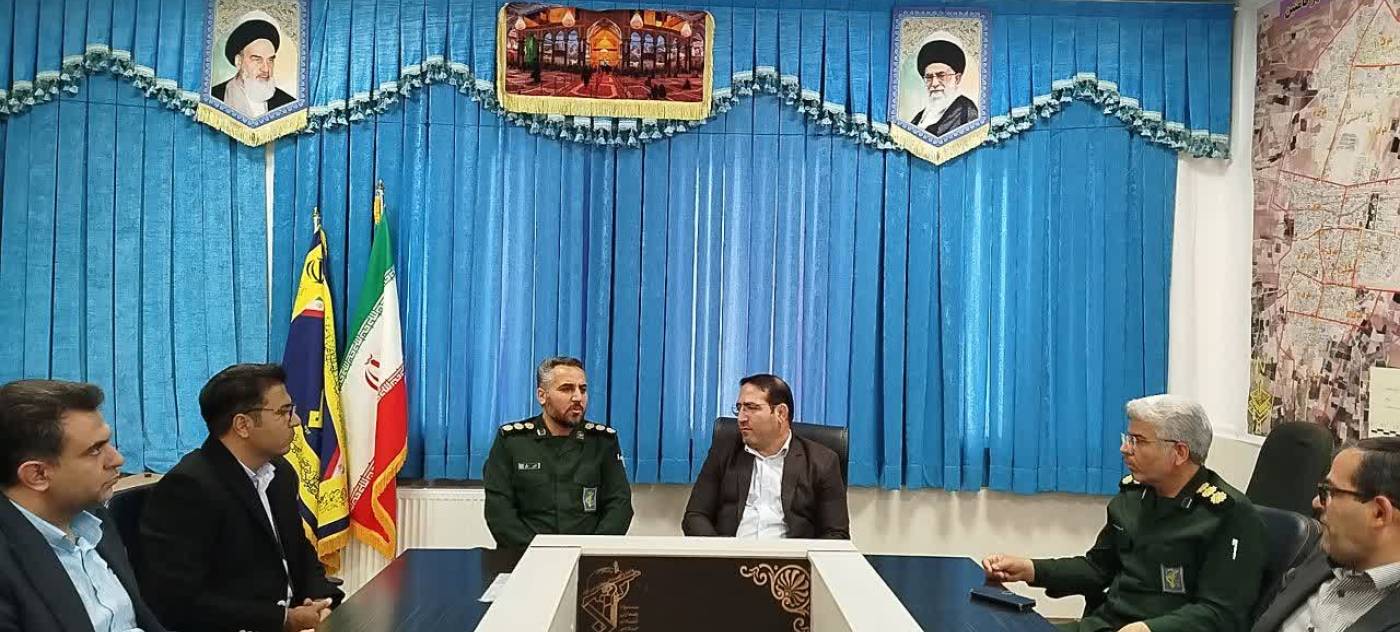 فرمانده ناحیه مقاومت بسیج سپاه شهرستان: «تلاش‌های بی‌وقفه فرماندار در پیشبرد پروژه‌های عمرانی و اجتماعی قابل تقدیر است.