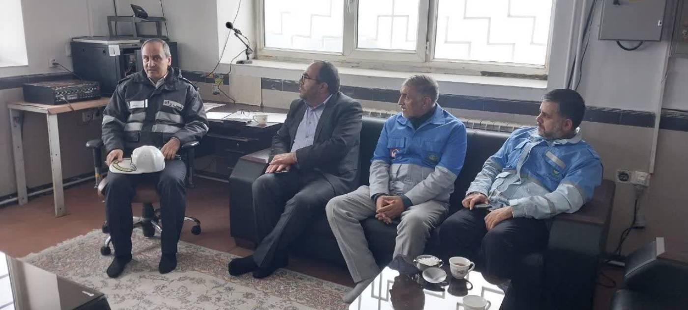 بازدید فرماندار اسدآباد و مسئولان استانی از وضعیت گردنه اسدآباد پس از بارش سنگین برف