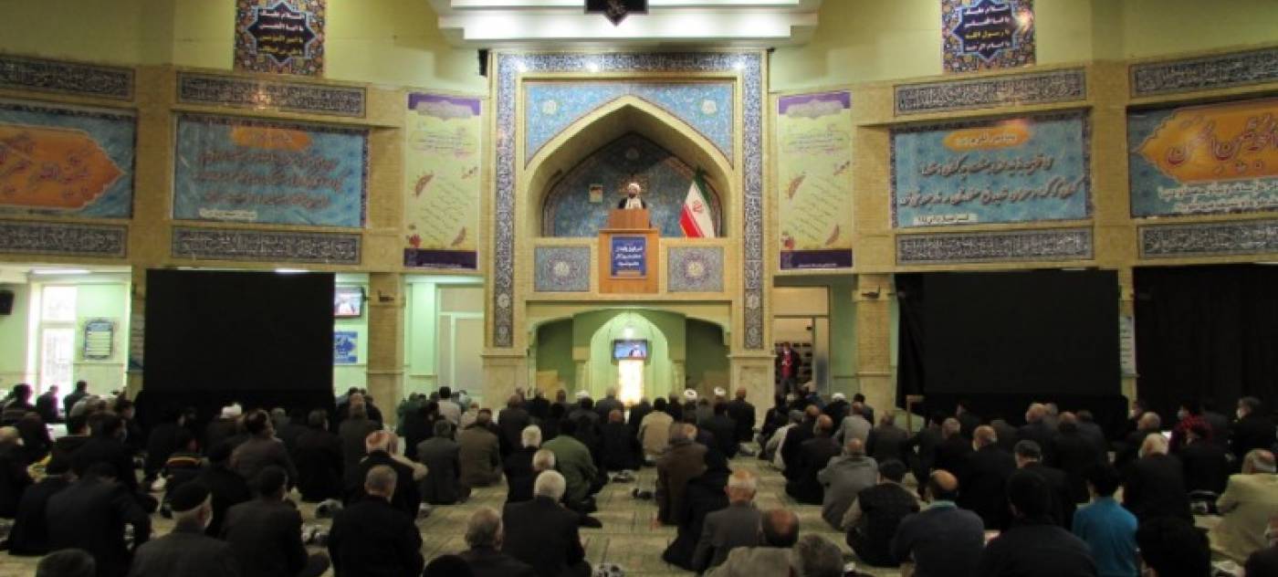 سخنرانی پیش از خطبه های نماز جمعه و برگزاری نمایشگاه
