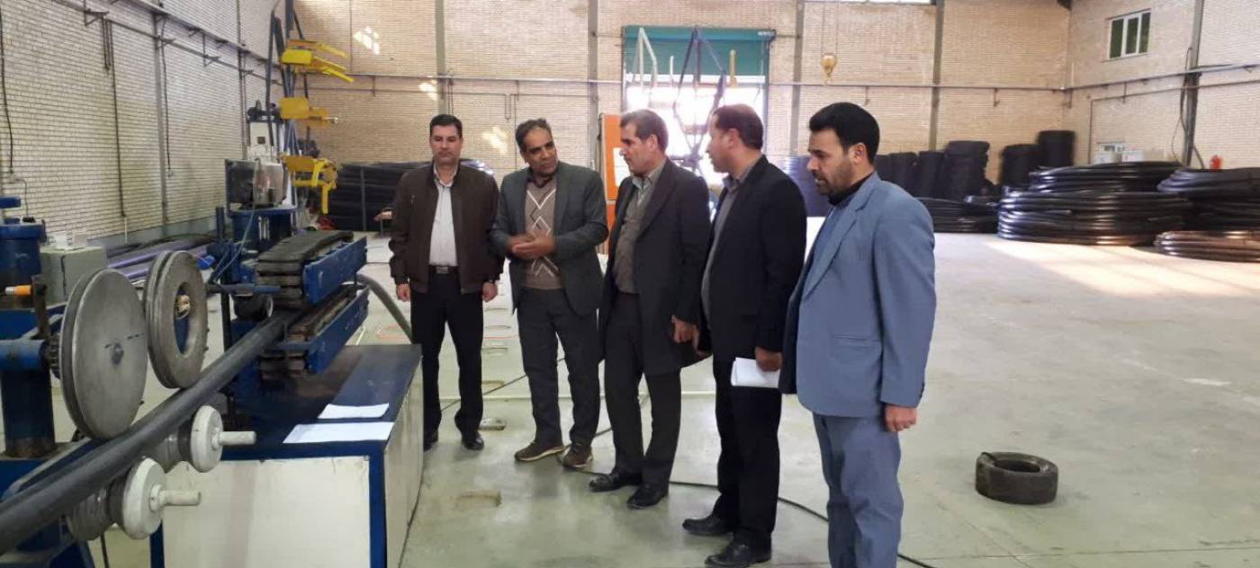 فرماندار نهاوند از واحد‌های تولیدی شهرک صنعتی بازدید کرد