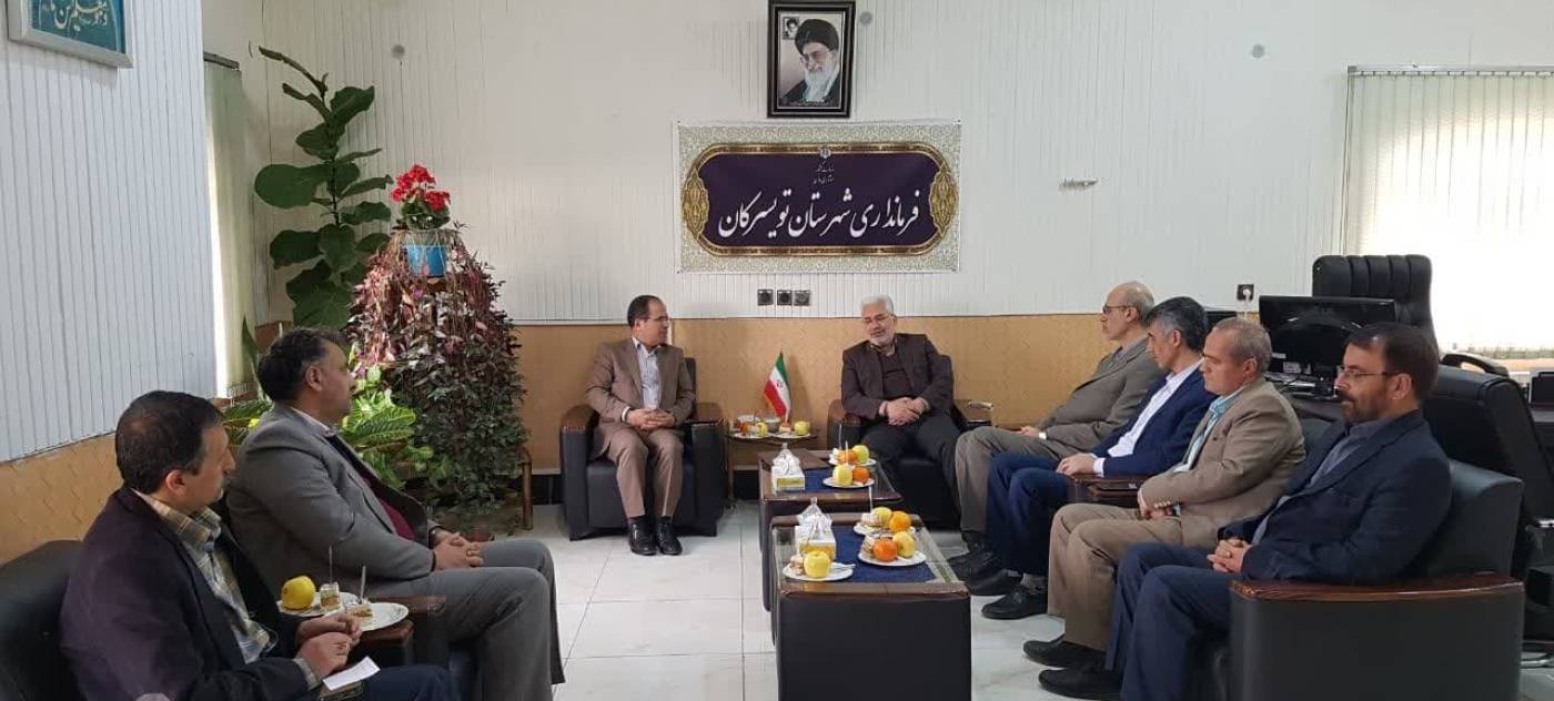 مراسم تودیع و معارفه رئیس اداره امور مالیاتی شهرستان تویسرکان برگزار شد