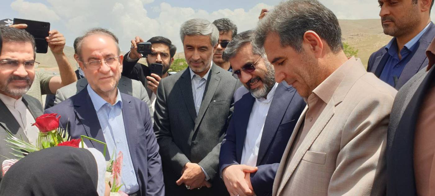وزیر فرهنگ و ارشاد اسلامی به همراه استاندار همدان وارد نهاوند شد