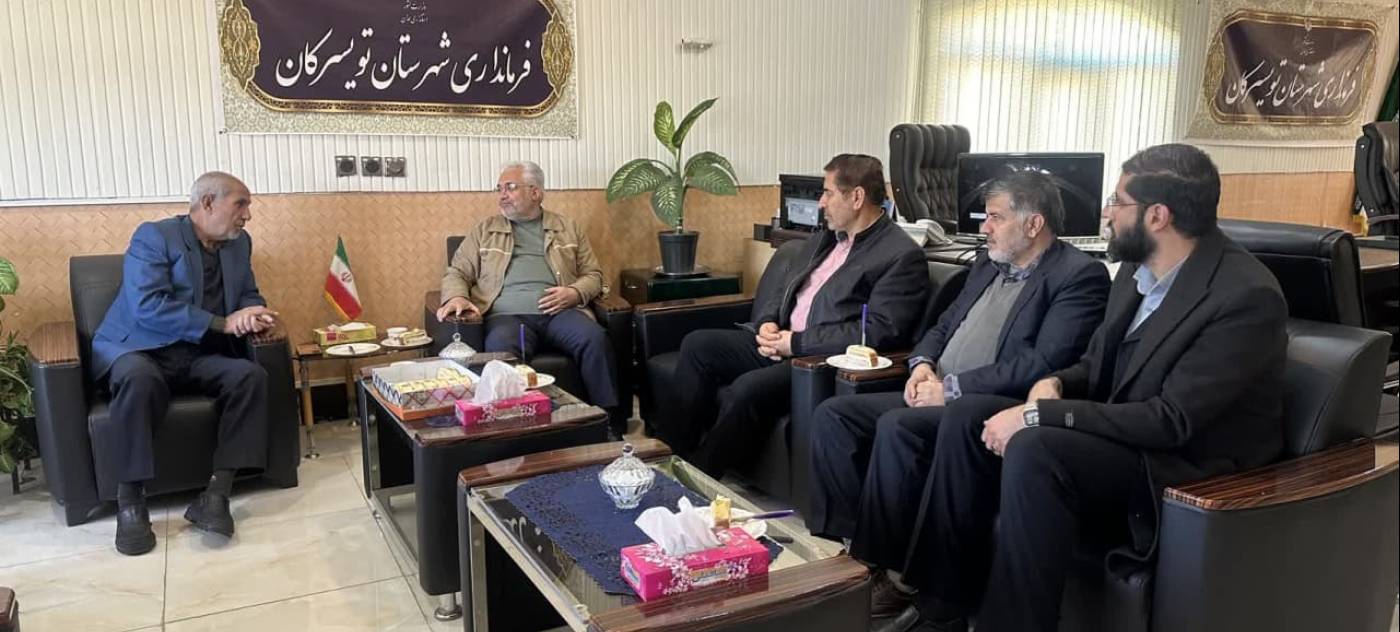 تقدیر پیشکسوتان و راویان دفاع مقدس شهرستان تویسرکان از حسین افشاری فرماندار شهرستان تویسرکان