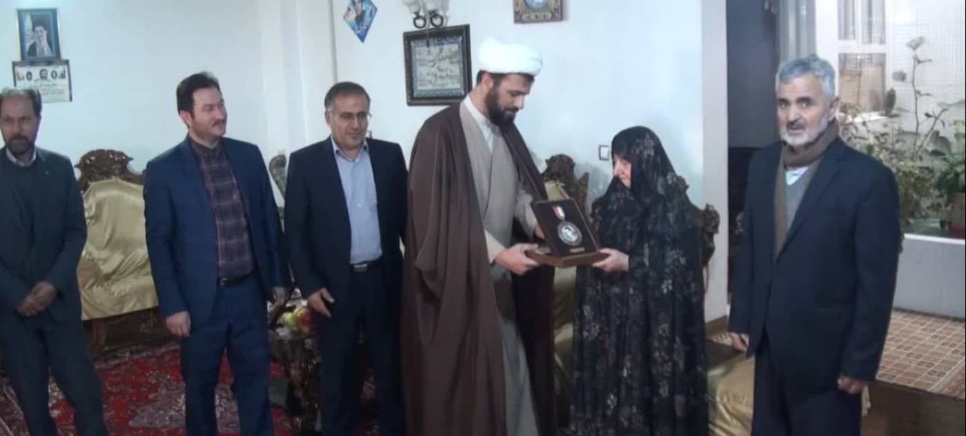 دیدار امام جمعه و فرماندار شهرستان بهار با خانواده معزز چهار شهید والامقام