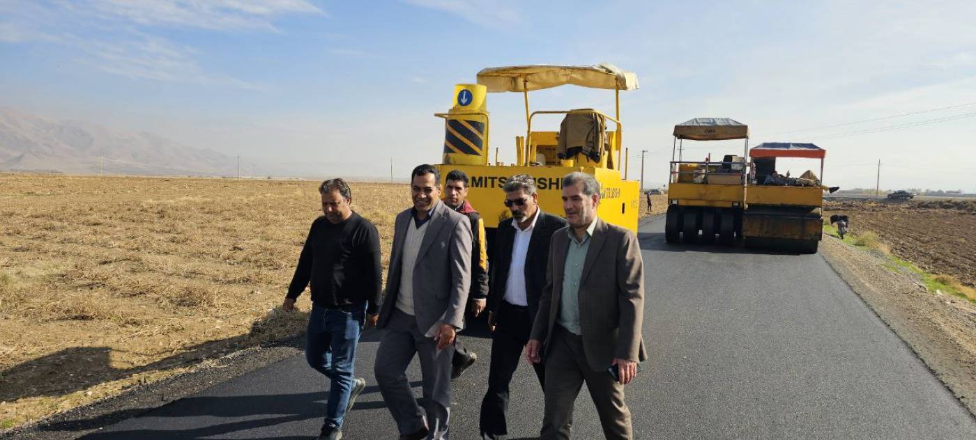 بازدید فرماندار نهاوند از آغاز عملیات روکش آسفالت روستای «علی آباد و امین آباد» بخش خزل