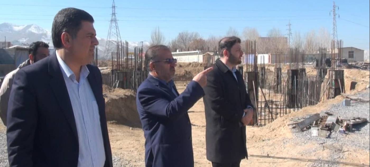 بازدید فرماندار شهرستان بهار از مراحل ساخت مسکن ملی شهر بهار