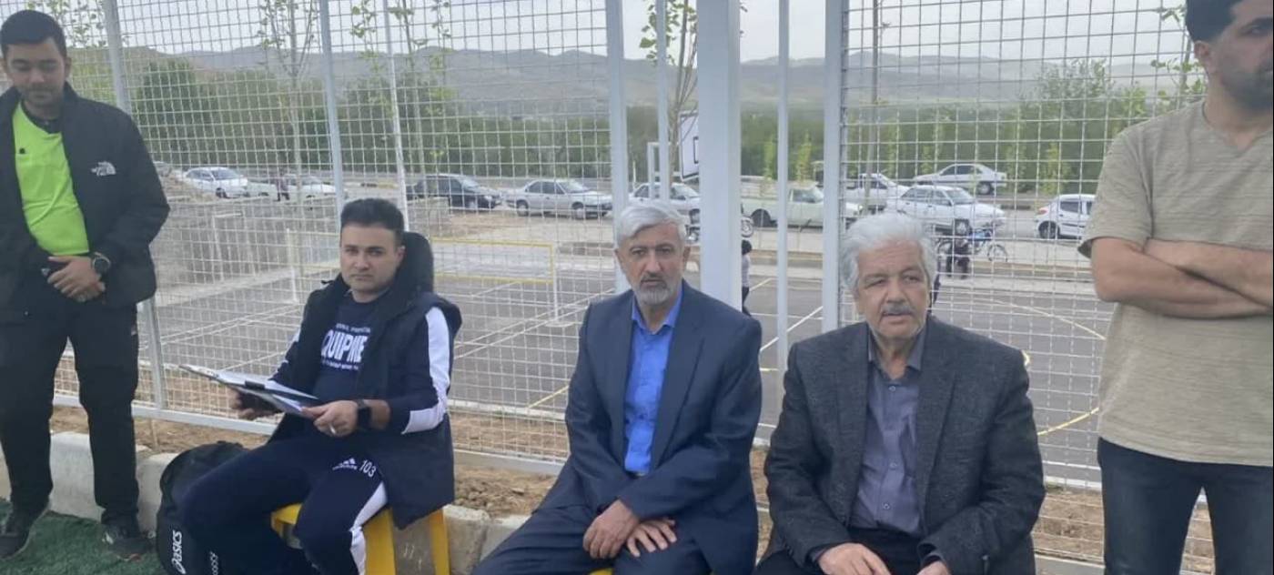 فرماندار شهرستان تویسرکان از زمین فوتسال چمن مصنوعی دریاچه مادر بازدید کرد