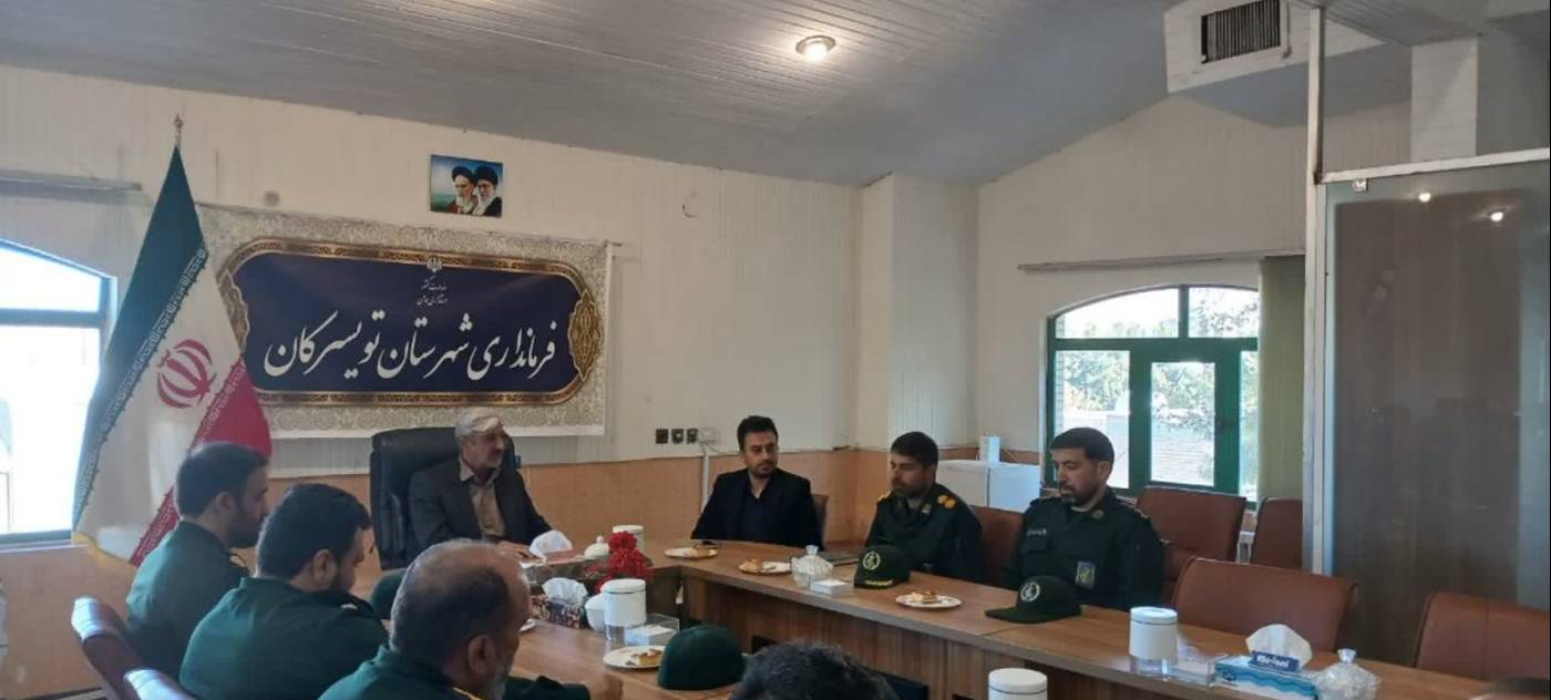 دیدار فرماندار شهرستان تویسرکان با اعضای گردان ۱۶۳ امام حسین (ع)
