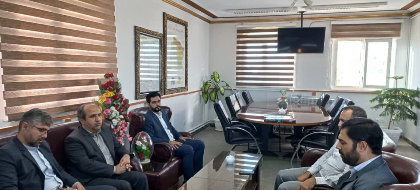  خواستان : شهرستان درگزین رتبه نخست کشتار دام و تولید مرغ را دارد.