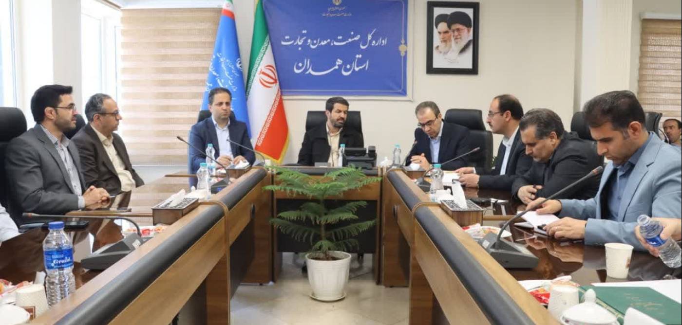 بازدید سرزده استاندار از اداره کل صمت با محوریت کنترل بازار و تأمین کالاهای اساسی