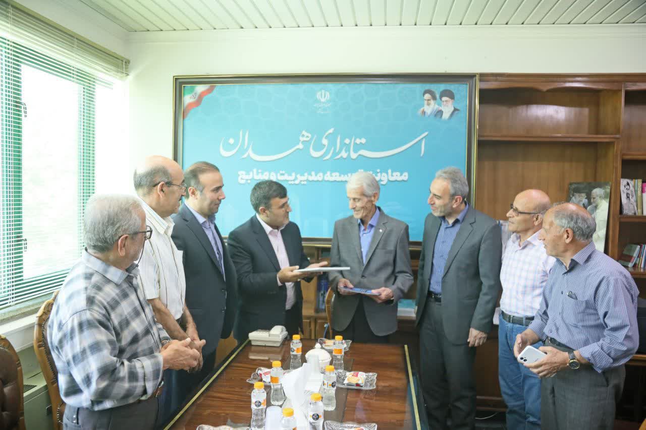 تجلیل از سال‌ها خدمت صادقانه،منصور هادی نیا